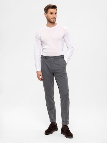 Coupe slim Pantalon à pince Antioch en gris