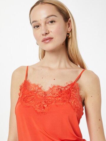 SOAKED IN LUXURY - Top 'Clara' en rojo