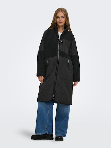 Only Maternity Fleecejacke 'OLMOHIO' in Schwarz: Vorderseite