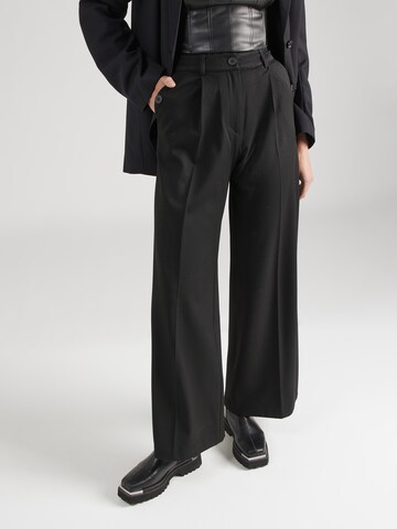 Wide leg Pantaloni con pieghe di Nasty Gal in nero: frontale