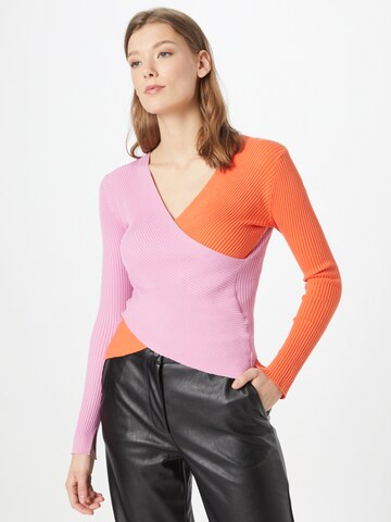 Neo Noir Sweater in Pink: front