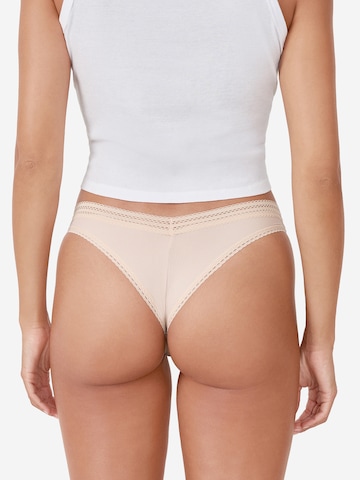 String 'Power' di ETAM in beige