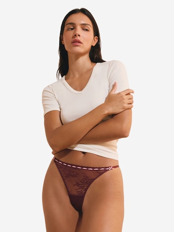 ETAM String 'Ella' in Rot