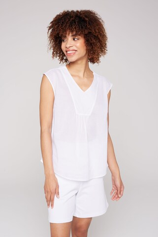 Soccx Ärmellose Bluse mit V-Ausschnitt in Weiß