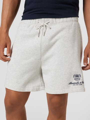 Abercrombie & Fitch Loosefit Kalhoty – bílá