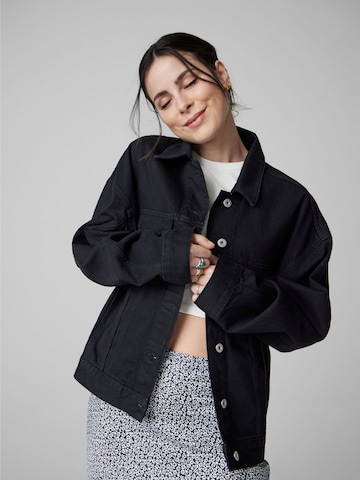 A LOT LESS Between-Season Jacket 'Sienna' in Black