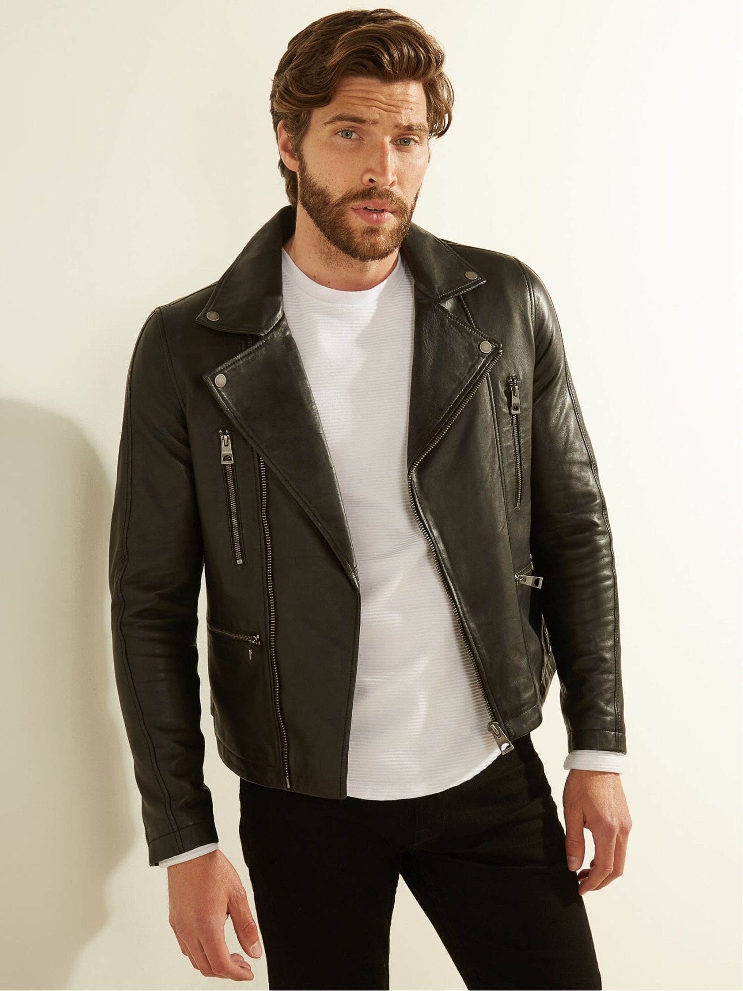 Männer Jacken GUESS Jacke in Schwarz - LY98521 Männer Jacken GUESS Jacke in Schwarz - LY98521