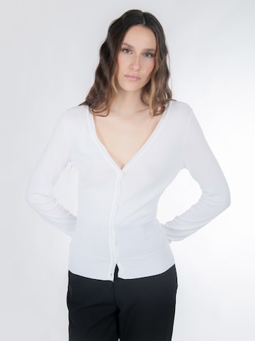 Influencer Πλεκτή ζακέτα σε λευκό: μπροστά