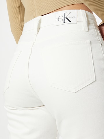 Calvin Klein Jeans تقليدي جينز بلون أبيض