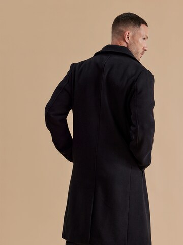 DAN FOX APPAREL Płaszcz przejściowy 'Andre' w kolorze czarny