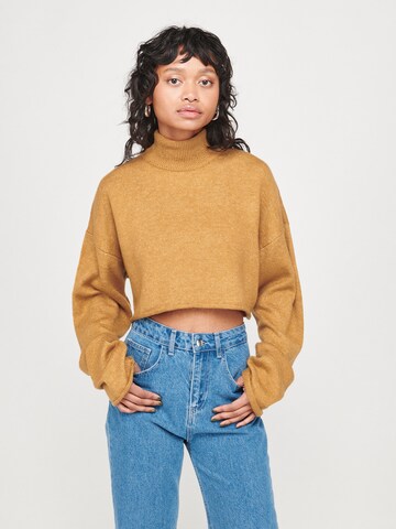 ABOUT YOU x VIAM Studio Cropped Sweatshirt in Beige: predná strana