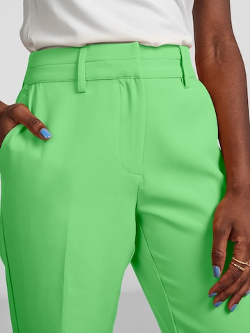 Y.A.S Rozkloszowany krój Spodnie w kant 'BLURIS' w kolorze zielony