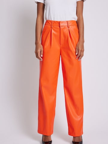 NA-KD Loosefit Broek in Oranje: voorkant