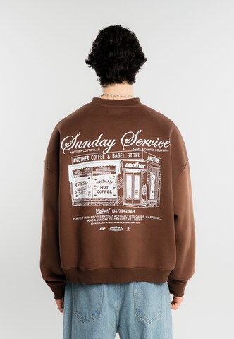 Another Cotton Lab Sweatshirt 'Sunday Service' in Braun: Vorderseite