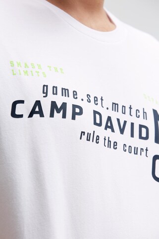 Tricou de la CAMP DAVID pe alb