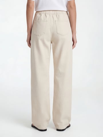 AMALY Loosefit Byxa i vit