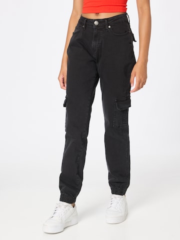 Urban Classics Cargo Jeans in Black: front