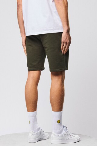 Weekend Offender Loosefit Shorts 'Hawkins' in Grün