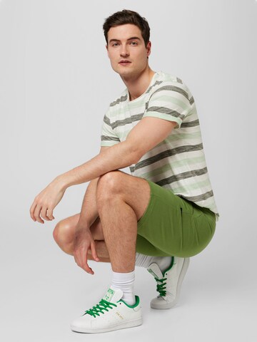 Tricou de la BLEND pe verde