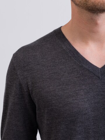 Pullover di CASH-MERE.CH in grigio