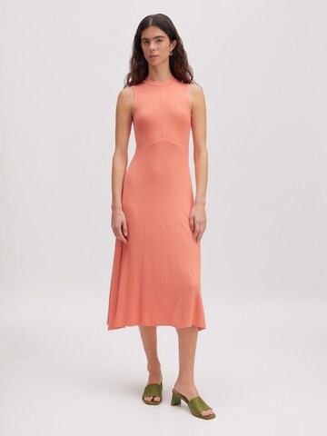 oranžs EDITED Kleita 'Talia': no priekšpuses