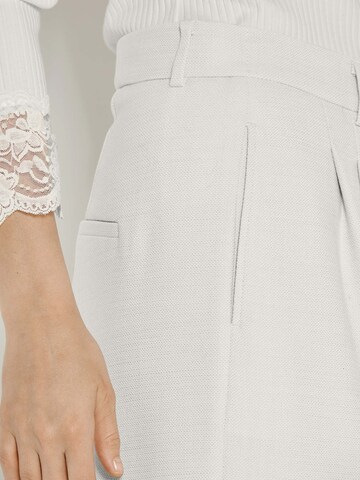 Regular Pantalon à pince MADELEINE en blanc