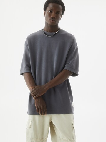 Pull&Bear T-Shirt in Grau: Vorderseite