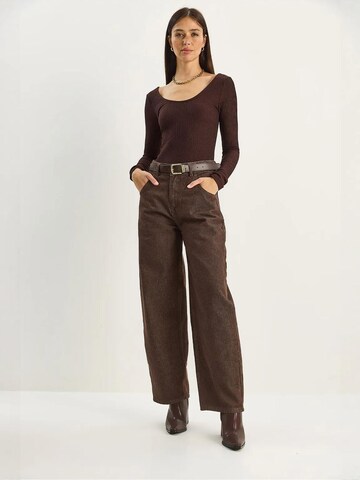 Bianco Lucci - Regular Calças em castanho