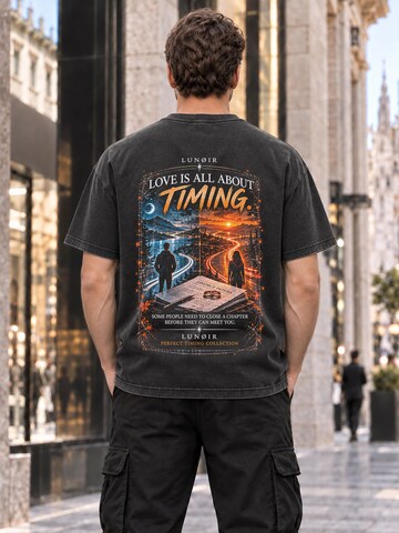 LUNØIR Studio Tričko 'Patience and Timing' – černá