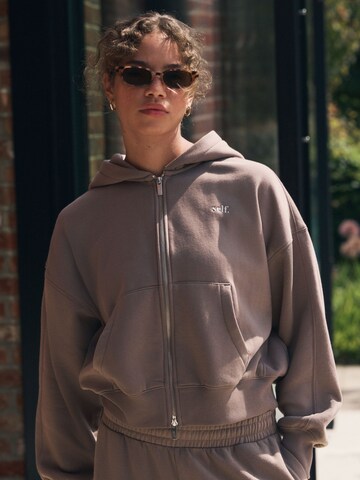 self. Tepláková bunda - Hnedá: predná strana