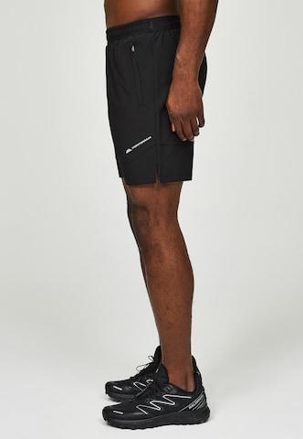 regular Pantaloni sportivi 'Form Woven' di MONTERRAIN in nero