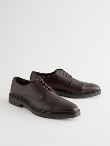 Chaussure à lacets Next en marron