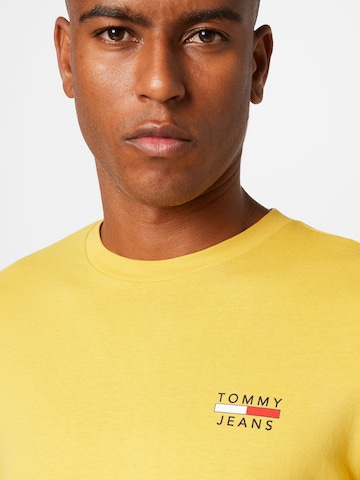 Tommy Jeans قميص بلون أصفر