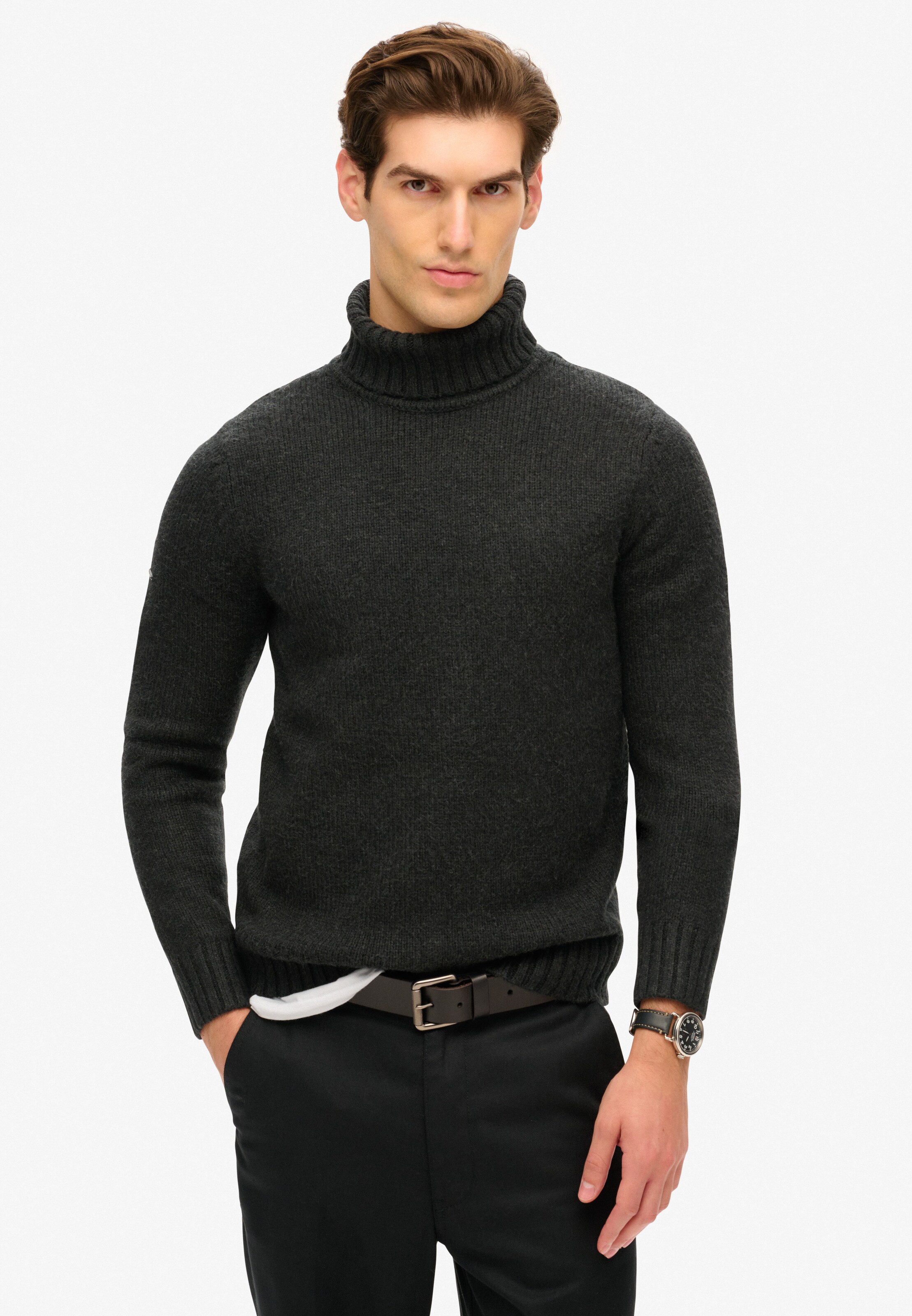 Superdry Sweater in Black: front