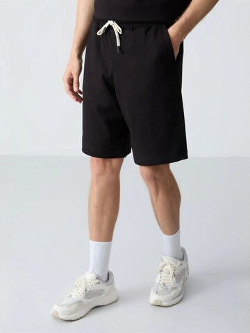 Tommy Life Tracksuit in Black