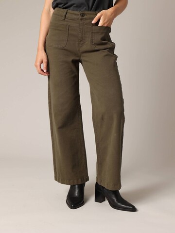 Deeluxe Flared Jeans 'LIZETTE' in Groen: voorkant