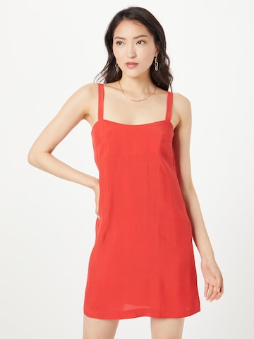 Rochie de vară de la Sisley pe roșu: față
