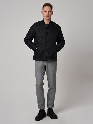 Antioch Übergangsjacke in Schwarz