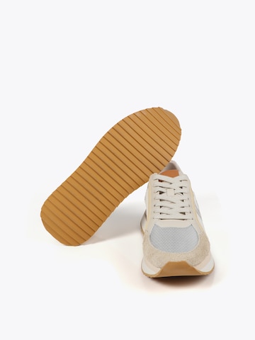 Baskets basses Lola Casademunt en blanc