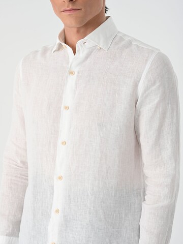 Coupe regular Chemise Antioch en blanc