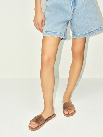 The Set Mule in Beige