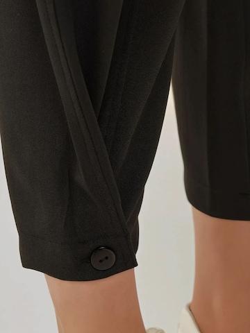 Hiccup Tapered Hose in Schwarz