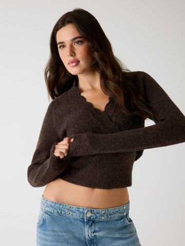 GUESS Pullover in Braun