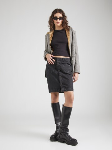 Sublevel Skirt in Black
