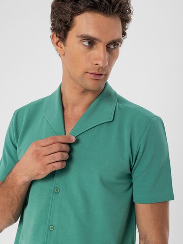 Regular fit Camicia di Antioch in verde