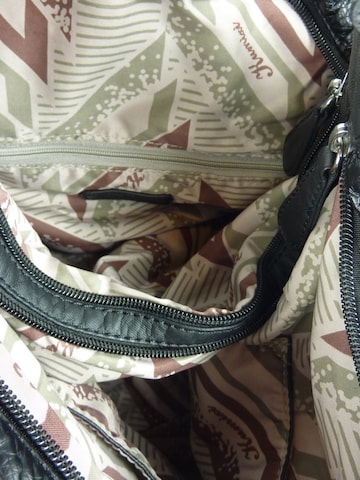 Kumixi Schultertasche in Schwarz