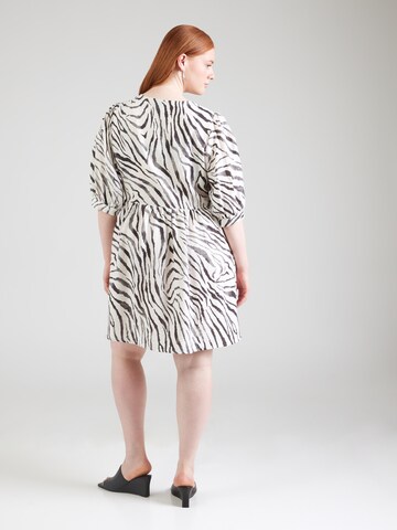 Robe 'VMCDora' Vero Moda Curve en blanc
