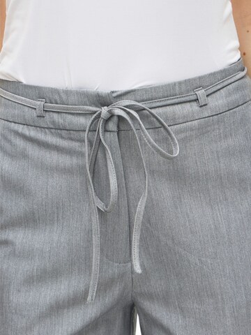 VILA - regular Pantalón 'VIMALLI' en gris
