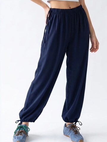 Tapered Pantaloni de la MixRay pe albastru
