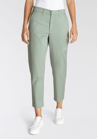 LEVI'S ® Regular Chino Pants 'Essential' in Green: front